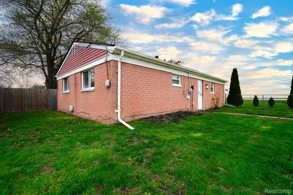 23817 Bredow AVE, Brownstown Charter Township, MI 48174