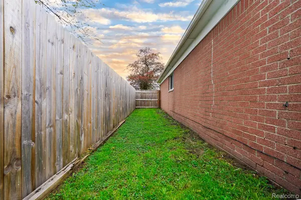 23817 Bredow AVE, Brownstown Charter Township, MI 48174