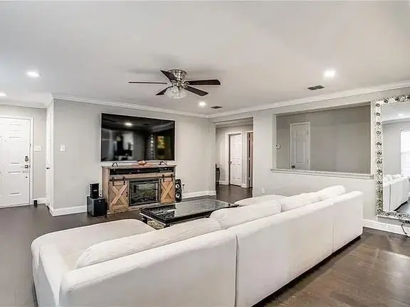 1613 Crown Point Drive, Little Elm, TX 75036