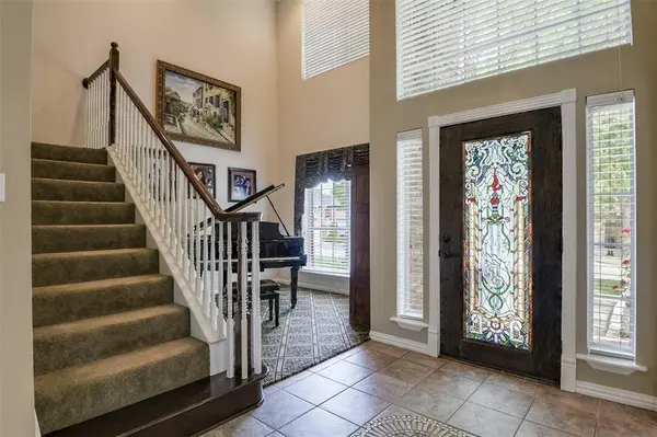 2802 Park Run Drive, Arlington, TX 76016