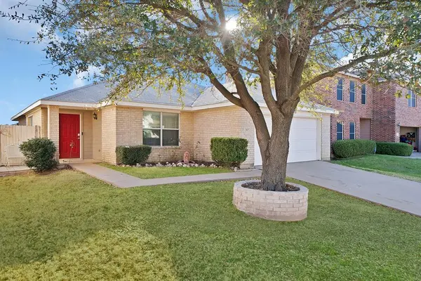 317 Dakota Ridge Drive, Fort Worth, TX 76134