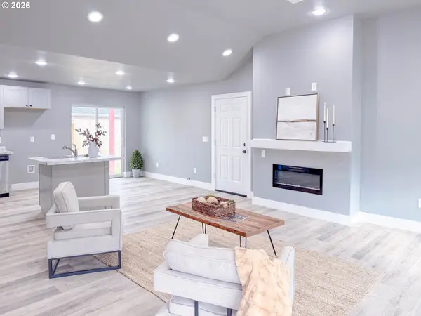 2382 E IRWIN WAY, Eugene, OR 97402