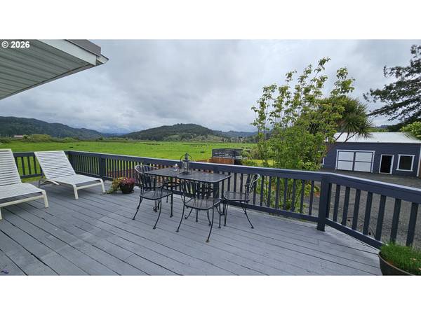 64181 WATSONVILLE RD, Coos Bay, OR 97420