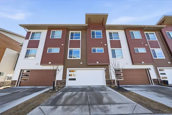 108 Harvest Grove WALK NE, Calgary, AB T3K 2P3