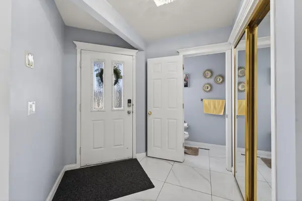 232 San Fernando PL NE, Calgary, AB T1Y 7J2