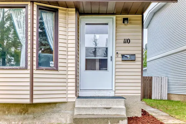 110 Edgeburn CRES NW, Calgary, AB T3A 4K3