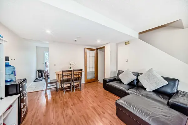 110 Edgeburn CRES NW, Calgary, AB T3A 4K3