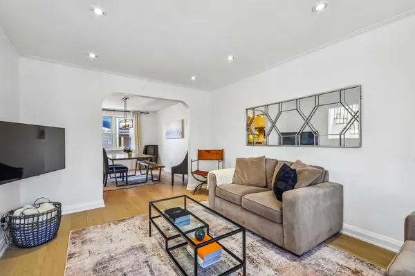 352 Winnett AVE, Toronto C03, ON M6C 3M1