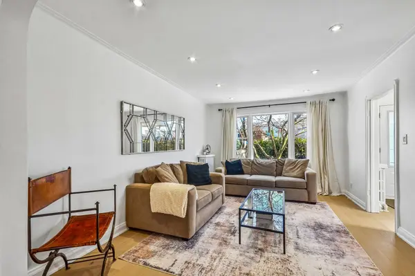 352 Winnett AVE, Toronto C03, ON M6C 3M1