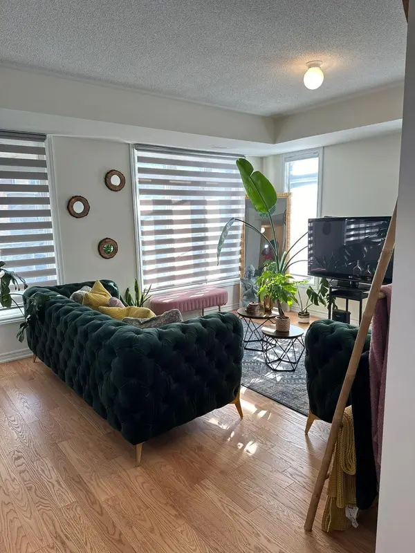 2540 William Jackson DR #201, Pickering, ON L4G 7C2