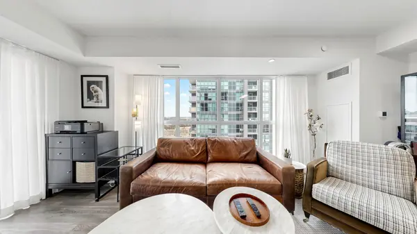 20 Meadowglen PL #2109, Toronto E09, ON M1G 0A9