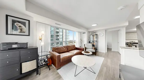 20 Meadowglen PL #2109, Toronto E09, ON M1G 0A9