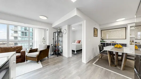 20 Meadowglen PL #2109, Toronto E09, ON M1G 0A9