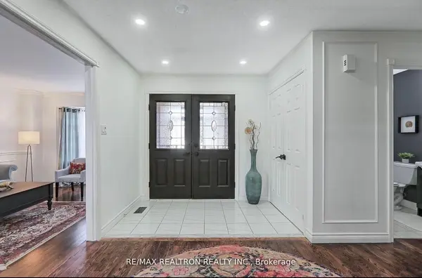 236 Mccaffrey RD, Newmarket, ON L3X 1J3