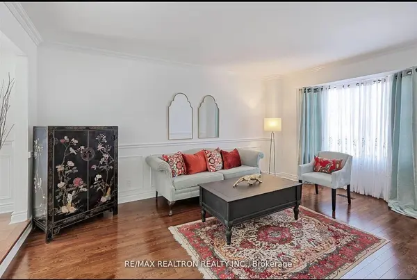 236 Mccaffrey RD, Newmarket, ON L3X 1J3