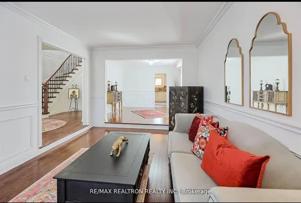 236 Mccaffrey RD, Newmarket, ON L3X 1J3