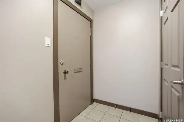 537 4th AVENUE N #104, Saskatoon, SK S7K 2M6