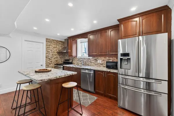 20 Bridesburg DR #1, Toronto W09, ON M9R 2K3