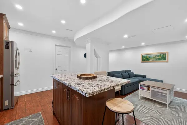 20 Bridesburg DR #1, Toronto W09, ON M9R 2K3