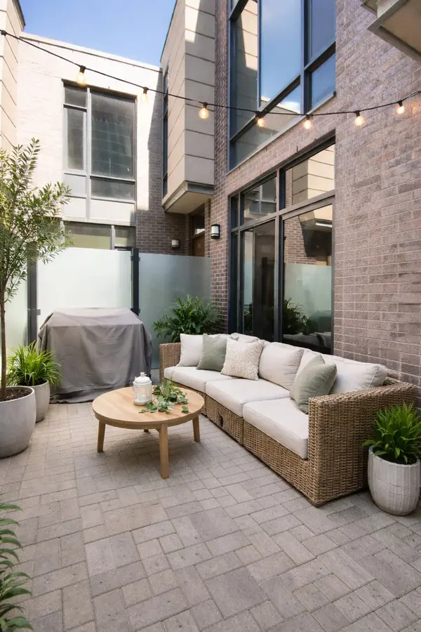 15 Valhalla Inn RD #15, Toronto W08, ON M9B 0B3