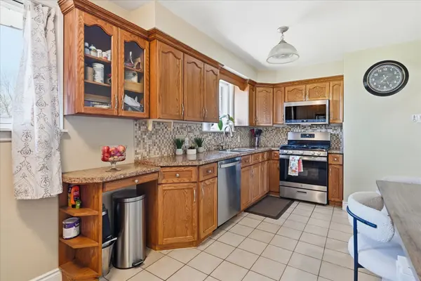 1131 Stanley DR, Burlington, ON L7P 2K6