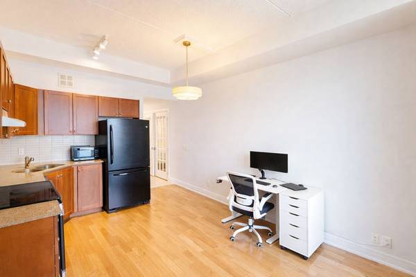 2737 Keele ST W #205, Toronto W05, ON M3M 2E9