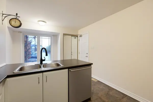 201 Paseo Private #201, South Of Baseline To Knoxdale, ON K2G 4N5