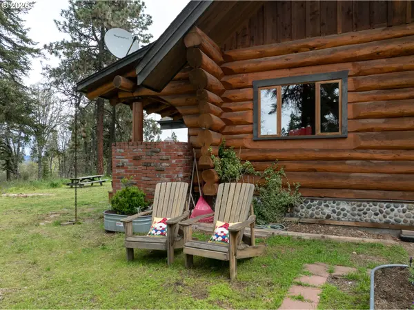 2023 STATE RD, Mosier, OR 97040