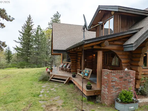 2023 STATE RD, Mosier, OR 97040