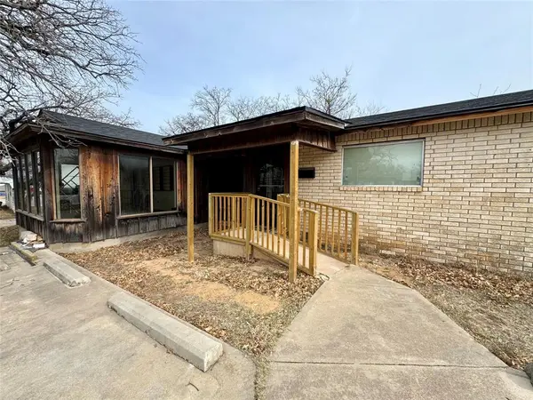 711 W Commerce Street, Eastland, TX 76448