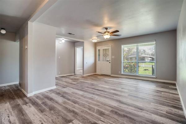 266 W Fulton Street, Van Alstyne, TX 75495