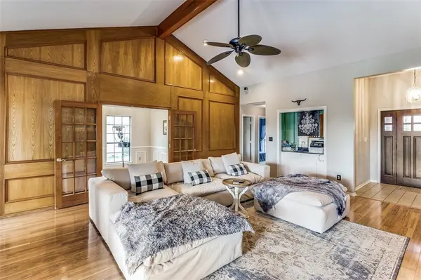 329 Sexton Lane, Benbrook, TX 76126