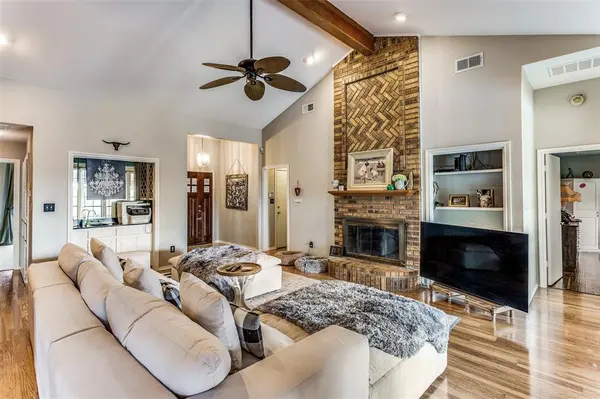 329 Sexton Lane, Benbrook, TX 76126