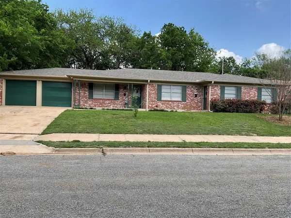2413 N Lockhart Street, Sherman, TX 75092