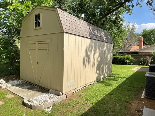 2413 N Lockhart Street, Sherman, TX 75092