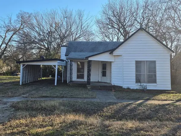 307 W Spruce Street, Whitewright, TX 75491