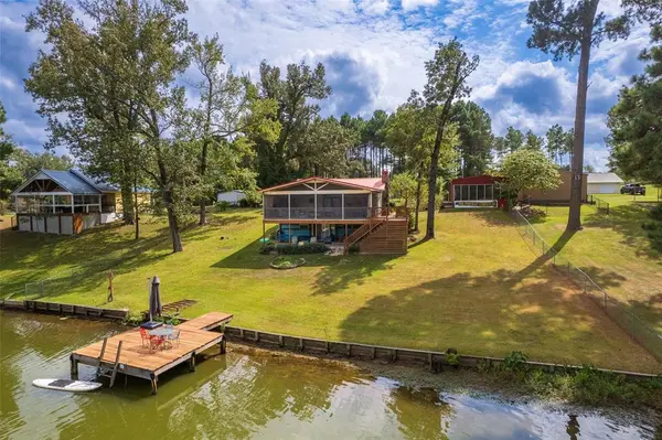 668 Omaha Drive, Omaha, TX 75571