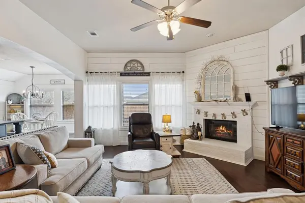 525 Braewick Drive, Fort Worth, TX 76131