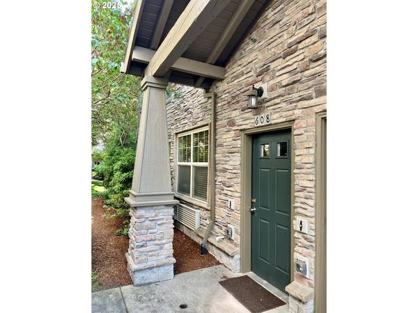 608 NE ROYDON LN, Hillsboro, OR 97006