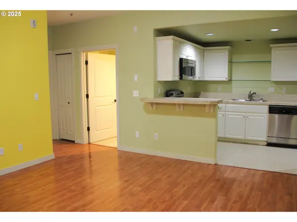 608 NE ROYDON LN, Hillsboro, OR 97006