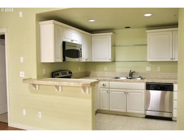 608 NE ROYDON LN, Hillsboro, OR 97006