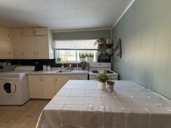 302 7 AVE SW, Drumheller, AB T0J 0Y6