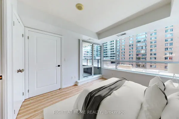 111 Elizabeth ST #1118, Toronto C01, ON M5G 1P7