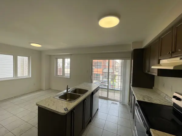 92 Ainley RD, Ajax, ON L1Z 0S9