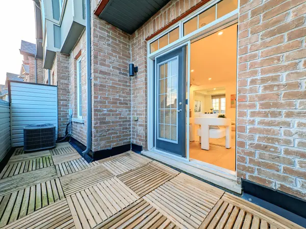 340 Clay Stones ST, Newmarket, ON L3X 0M1