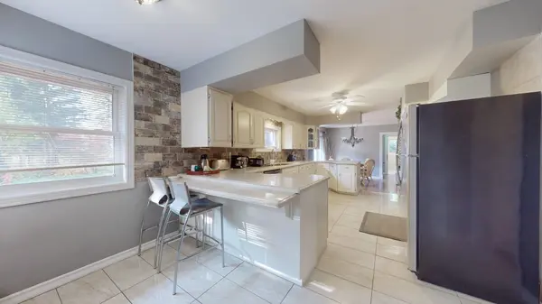 9359 Dickenson RD #ROOM 1, Hamilton, ON L0R 1W0