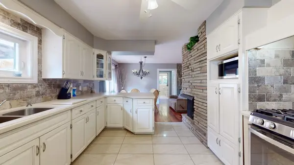 9359 Dickenson RD #ROOM 1, Hamilton, ON L0R 1W0