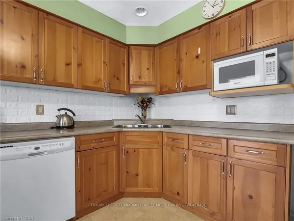 185 North Centre RD #11, London North, ON N5X 4C9