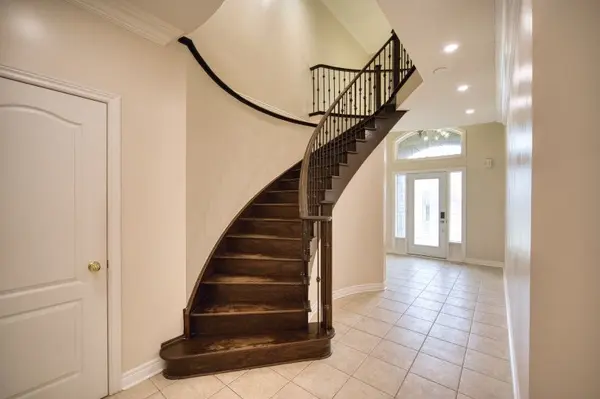 548 Wasaga CRES, Waterloo, ON N2V 2Y7