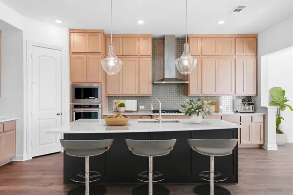 2111 Birch Street, Mansfield, TX 76063